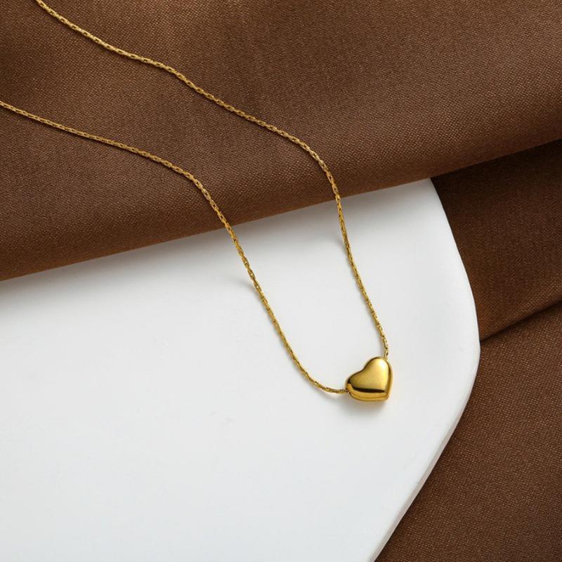 Small Gold Heart-shaped Pendant Necklace for Women Light Luxury Clavicle Chain Fashionable Versatile and High-end Ins Style Zinc Alloy