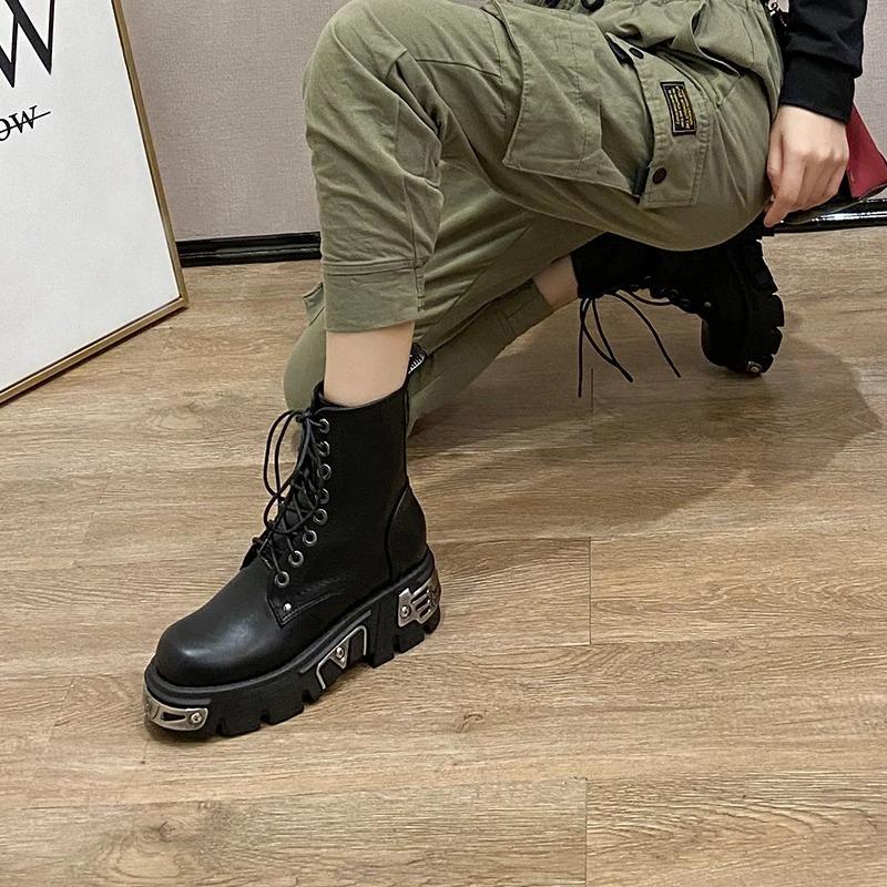 Fashion Darkness Punk Style Platform Women Ankle Boots Chunky Heel Black Metal Decor Women's Motorcycle Boots Lace UP Top Quality