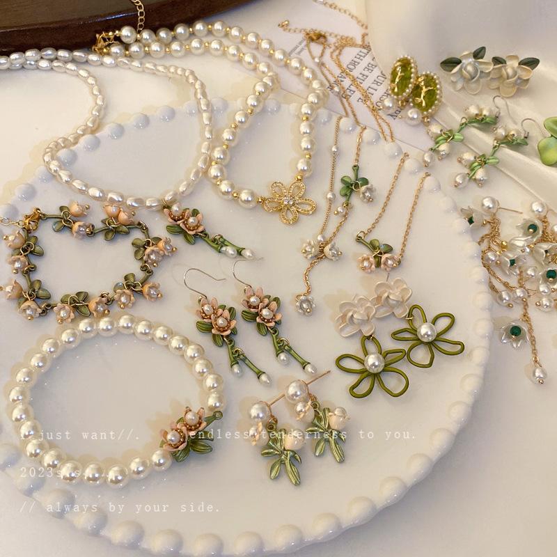 Mori small fresh lily of the valley flower fringed pearl necklace temperament collarbone chain girl heart sweet necklace