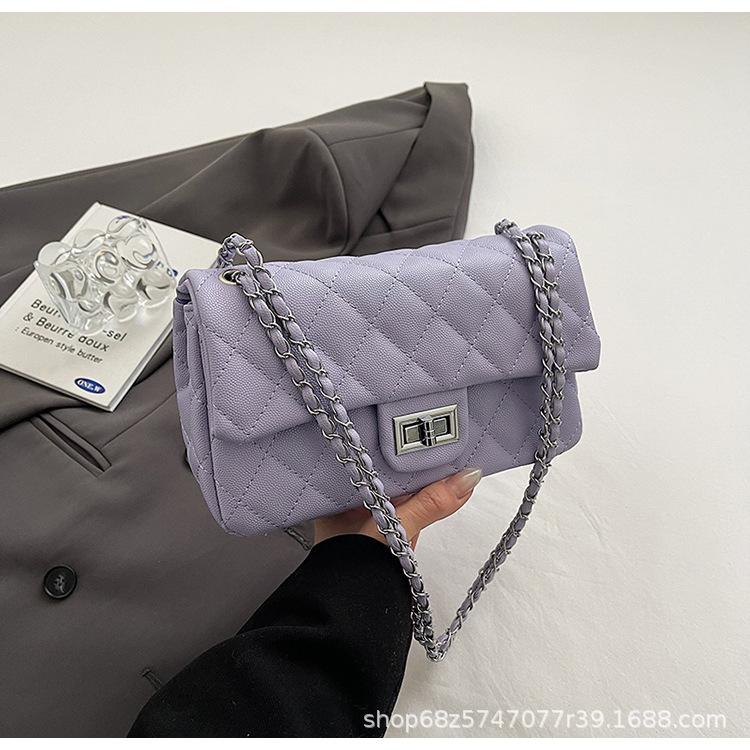 

Lingge embroidery thread shoulder bag bag women s 2025 new silver small square bag ins texture niche PU chain underarm bag фиолетовый