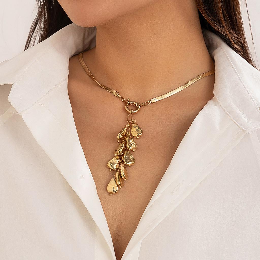 Baroque Court Style Imitation Pearl Fringed Necklace Retro Geometric Flat Snake Bone Necklace Decoration Snow Soft