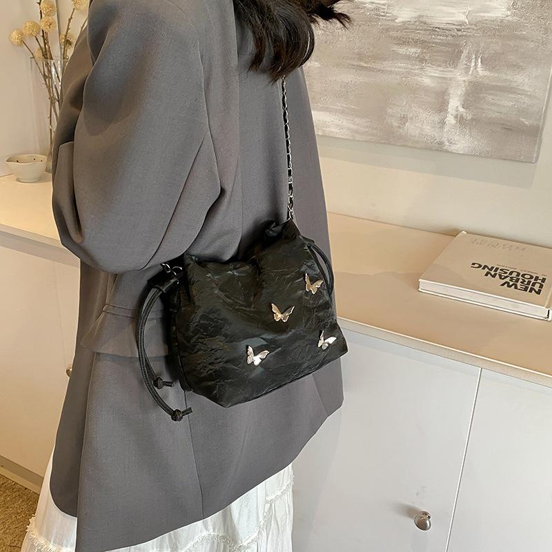 New Summer Simple and Fashionable Bucket Bag for Women's Fashion Casual Crossbody Shoulder Bag Popular Simple Commuting Bag