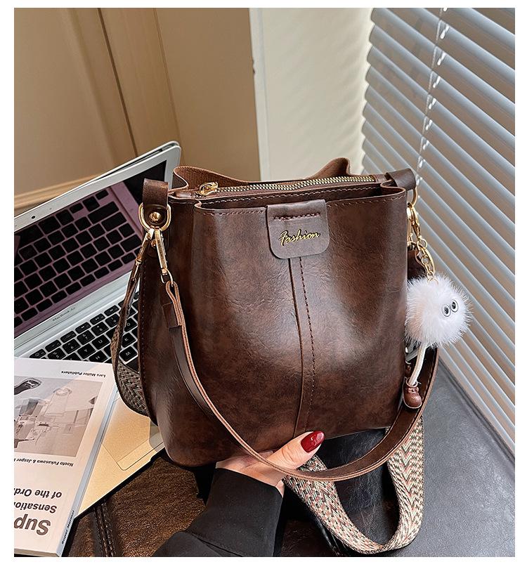 Korean Style Retro Square Bucket Bag - Versatile Large Capacity Crossbody for Women