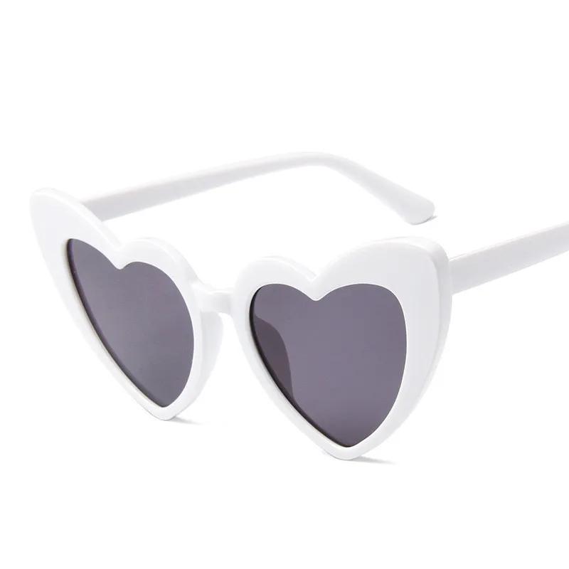 Fashion Plastic Women Heart Oversized Sunglasses Retro Brand Designer Vintage Gradient Cat Eye Sexy Female Sunglasses UV400