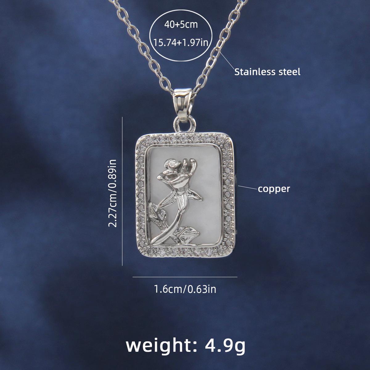 

Элегантная и великолепная цепочка-воротник-роза с квадратной рамкой из циркона