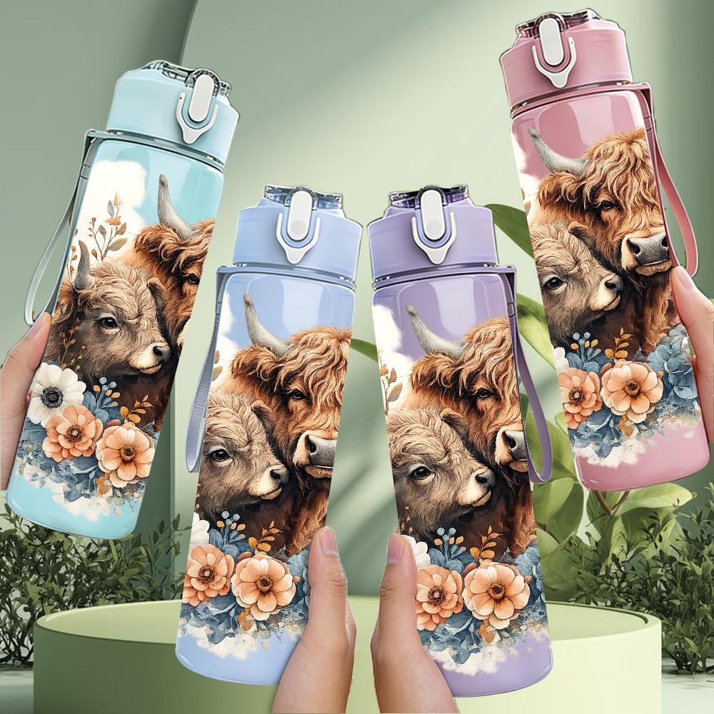 1 ud. Vaca de las Highlands Estampado de Granja de Flores Silvestres Botella de Agua Deportiva de Plástico de Color de 750 ml Tapa con Pitorro abatible Antifugas Adecuada para Deporte Oficina Uso en Casa