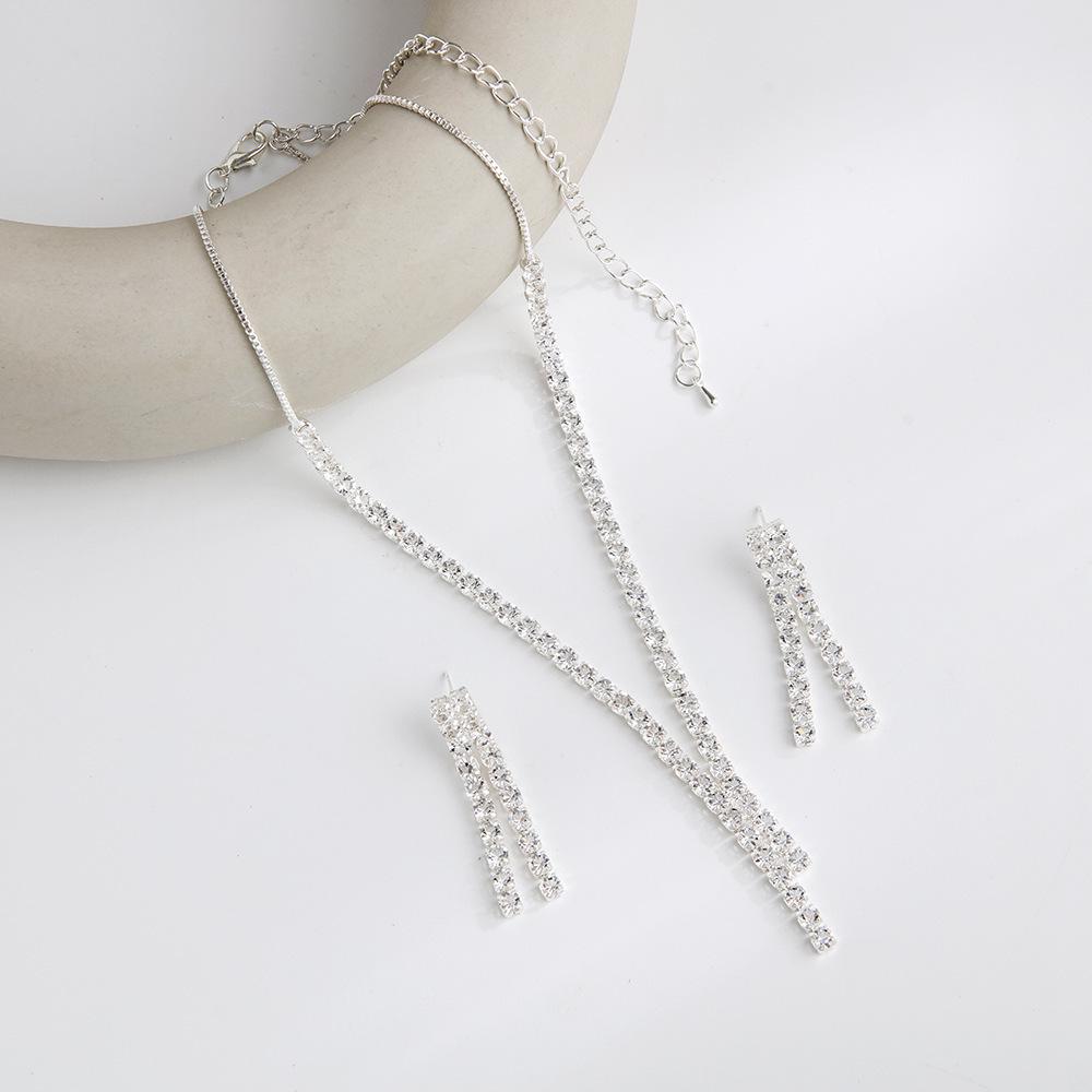 

Свадебный набор украшений C220 со стразами и цирконами: Серьги и ожерелье для свадебных платьев серебряный