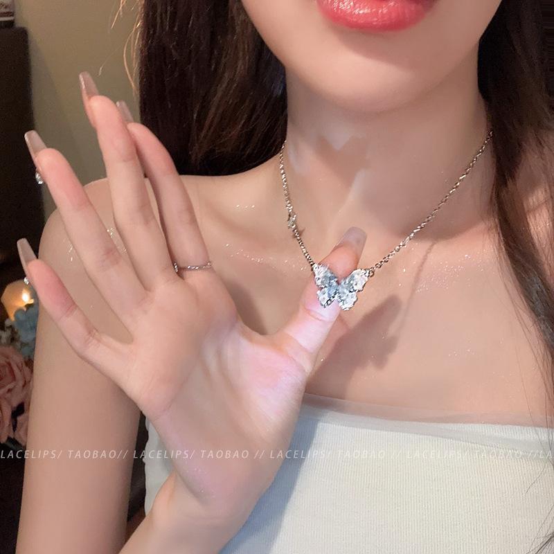 Pearl collarbone chain Women's versatile temperament Fashion niche necklace Neck chain Accessories
