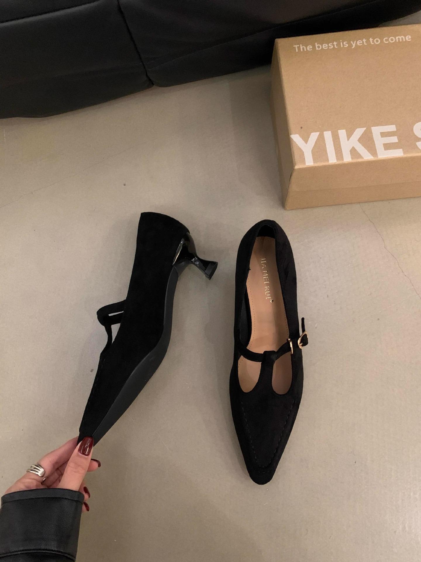 

Niche pointed leopard print Mary Jane single shoes women s shoes 2025 new French low-heeled retro suede commuter ladyshoes 35 чёрный