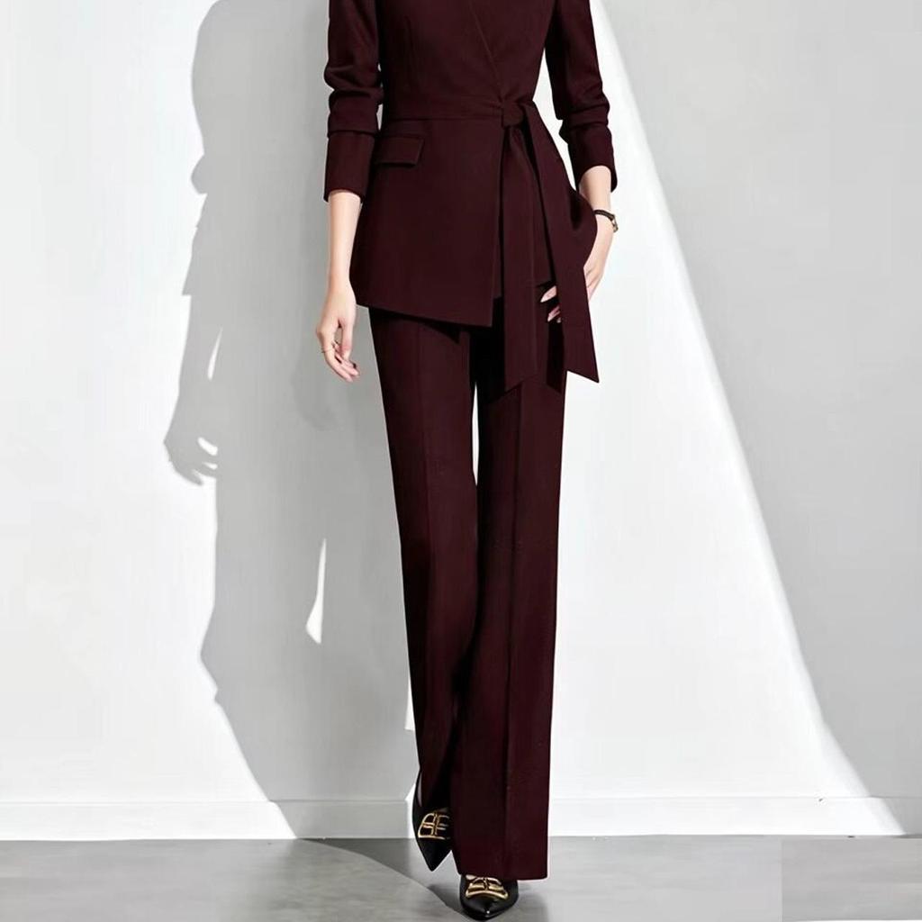 Elegant Coffee-Colored Collarless Skirt Suit for Women with Waist-Cinching Belt - Perfect for Urban Professional Style and Commuting.