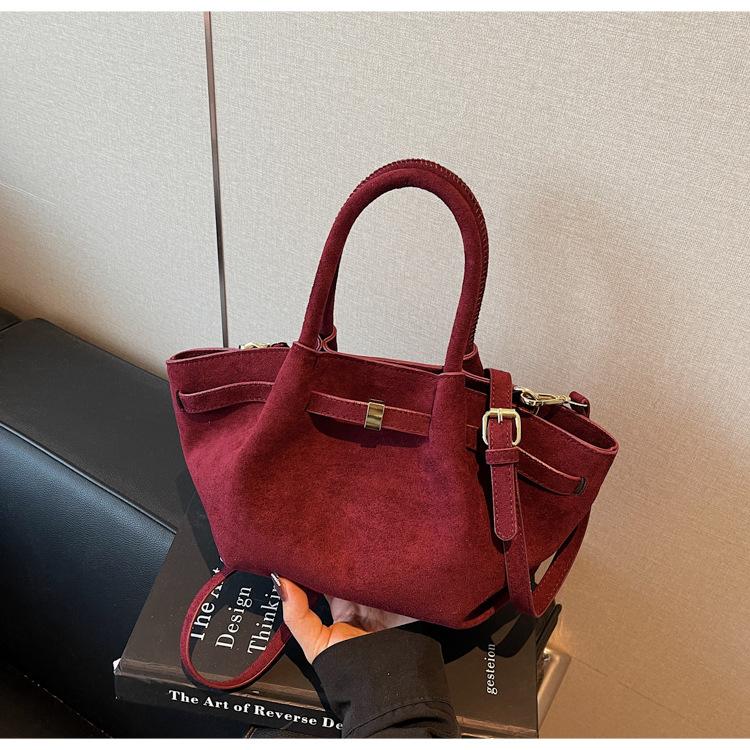 Retro bucket bag women's new large-capacity portable pleated bag versatile shoulder messenger bag