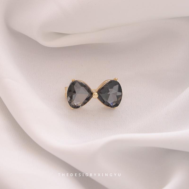 Broche Elegante de Pérola Dourada e Espiga de Trigo: Acessório Versátil e de Alta Qualidade para Mulheres