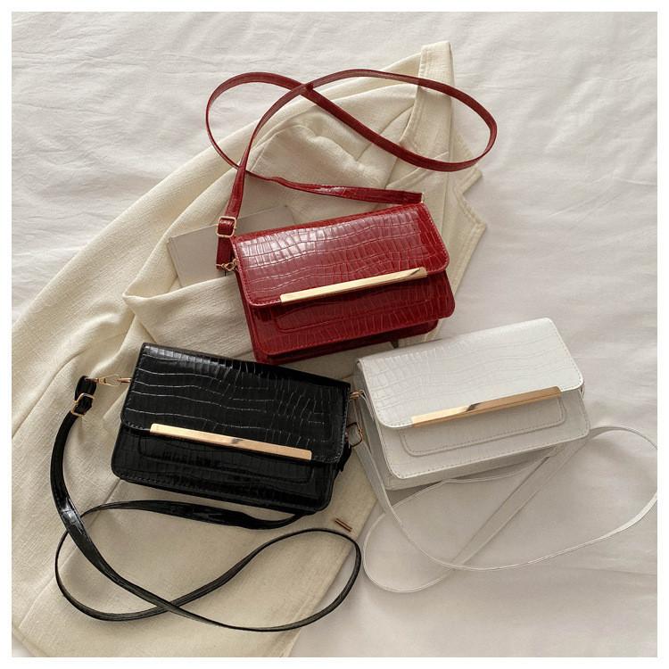 Trendy Medium-sized Square Bag With Stitching Details For Daily Outfits