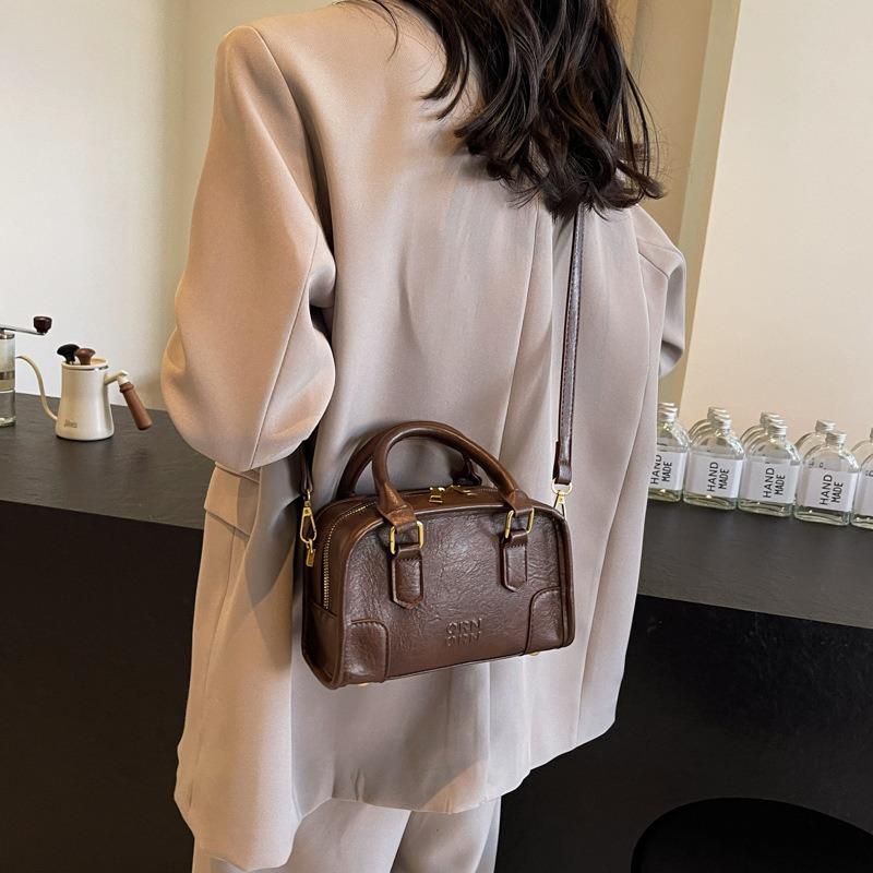 Popular Small Bags Summer and Winter Versatile New Retro Fashion Shoulder Messenger Bag Portable Pillow Bag