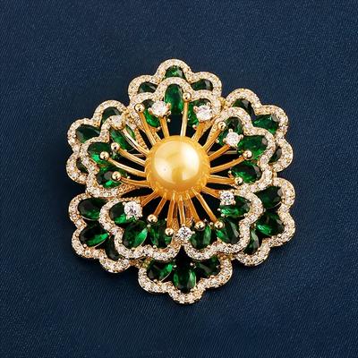 Die Apfelblüten-Brosche ist eine exquisite und luxuriöse Kristallbrosche mit einem hochwertigen Design
