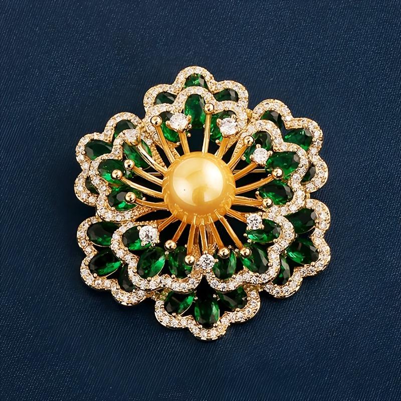 

The Crabapple Flower Brooch Is An Exquisite and Luxurious Crystal Brooch with A High-end Design Sense