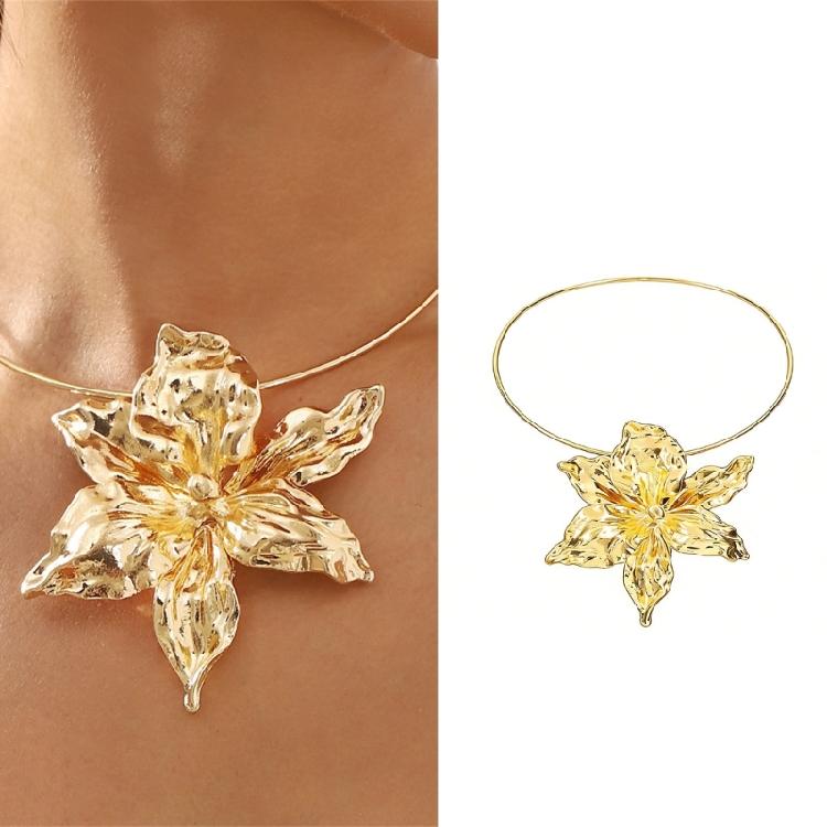 Comfortable Alloy Floral Necklace for Women Daily Commute and Special Event Flower Pendant Collarbone Chain