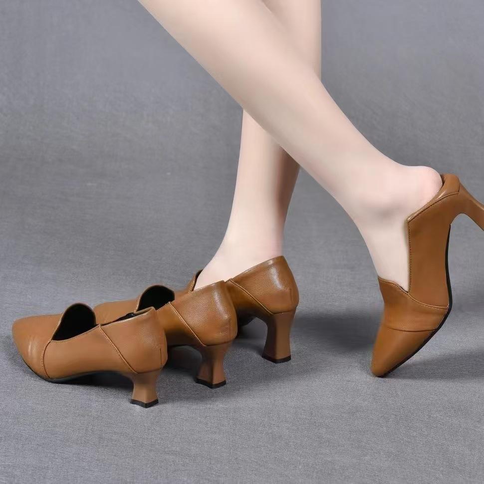 Bequeme weiche Leder Mittelhoch Absatz Einzelschuhe Damen neue dicker Absatz spitz eins Pedal Damenschuhe 2025 Frühling und Herbst Damen kleine Leder