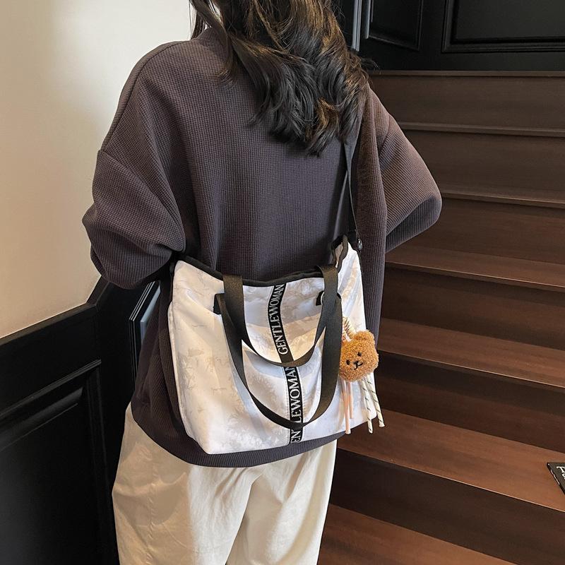 Korean Version of Casual Large-capacity Underarm Tote Bag 2025 Spring Foreign Style Personalized Commuter Simple Style Women's Shoulder Bag