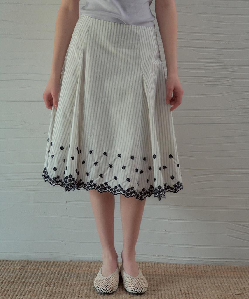 Aueonoseuteljia Prairie Flower Stripe Embroidered Skirt_Ivory(Ob6Sk07)