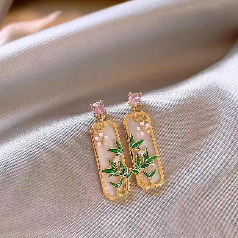 Fresh Green Bamboo Leaf Rhinestone Stud Earrings – Elegant Chinese Style Qipao Earrings