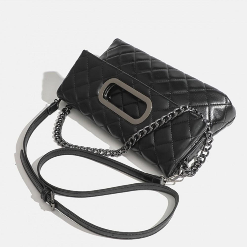 Diese Umhängetasche mit großem Fassungsvermögen und rautenförmiger Kette ist eine lässige, ausgefallene und stilvolle Achseltasche für Frauen.