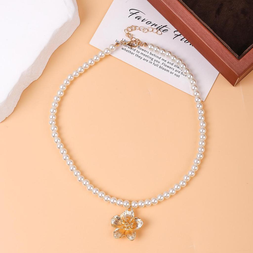 Elegant French Pearl Alloy Flower Pendant Necklace for Women - High-end Luxury Clavicle Chain