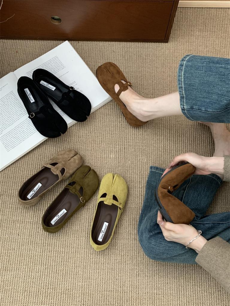 Retro Mori niche split-toed round head single shoes women's suede flat bottom one pedal French temperament pig's trotters grandma shoes autumn