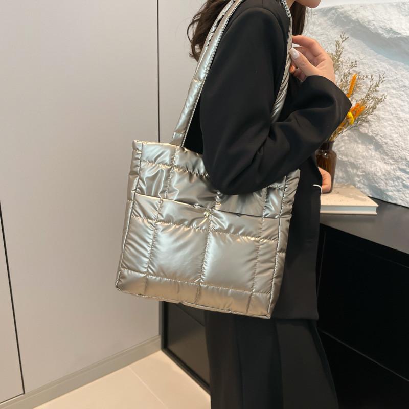 Tote Fashionable Winter Bag For Women With Simple Design And Soft Fabric For Use Everyday