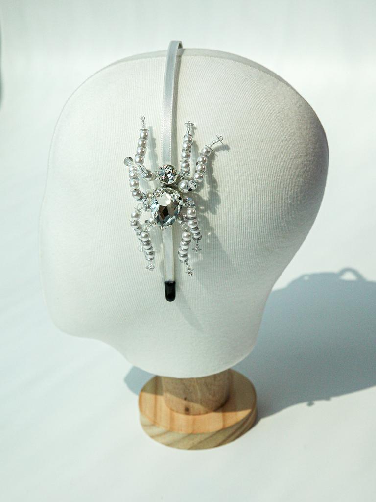 Lovuee Tarantula Hairband White