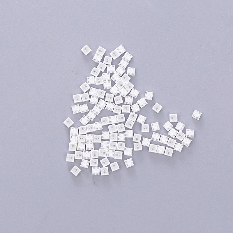 100 ks WS2812B 2020 LED čip Mini bílý PCB RGB Plnobarevný LED čip DC5V Pro LED pásek Obrazovka