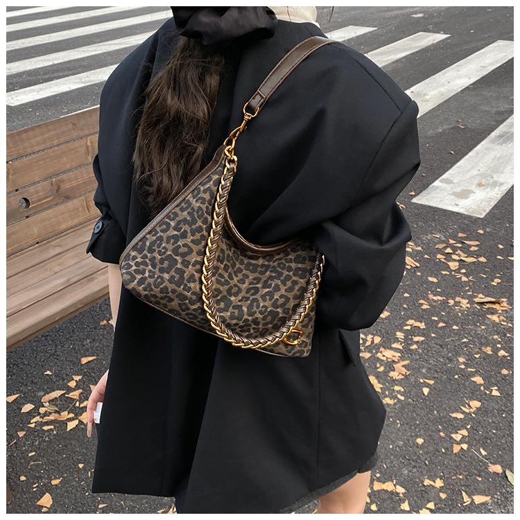 Leopard Print Bag Women's Large Capacity Autumn and Winter Niche Retro Messenger Bag One Shoulder Underarm Dumpling Bag