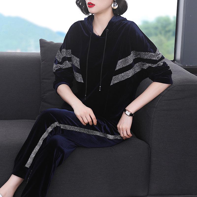 Women's Autumn 2023 Golden Velvet Two-Piece Set: Loose Long Sleeve Sweatshirt & Casual Pants for Middle-Aged Moms