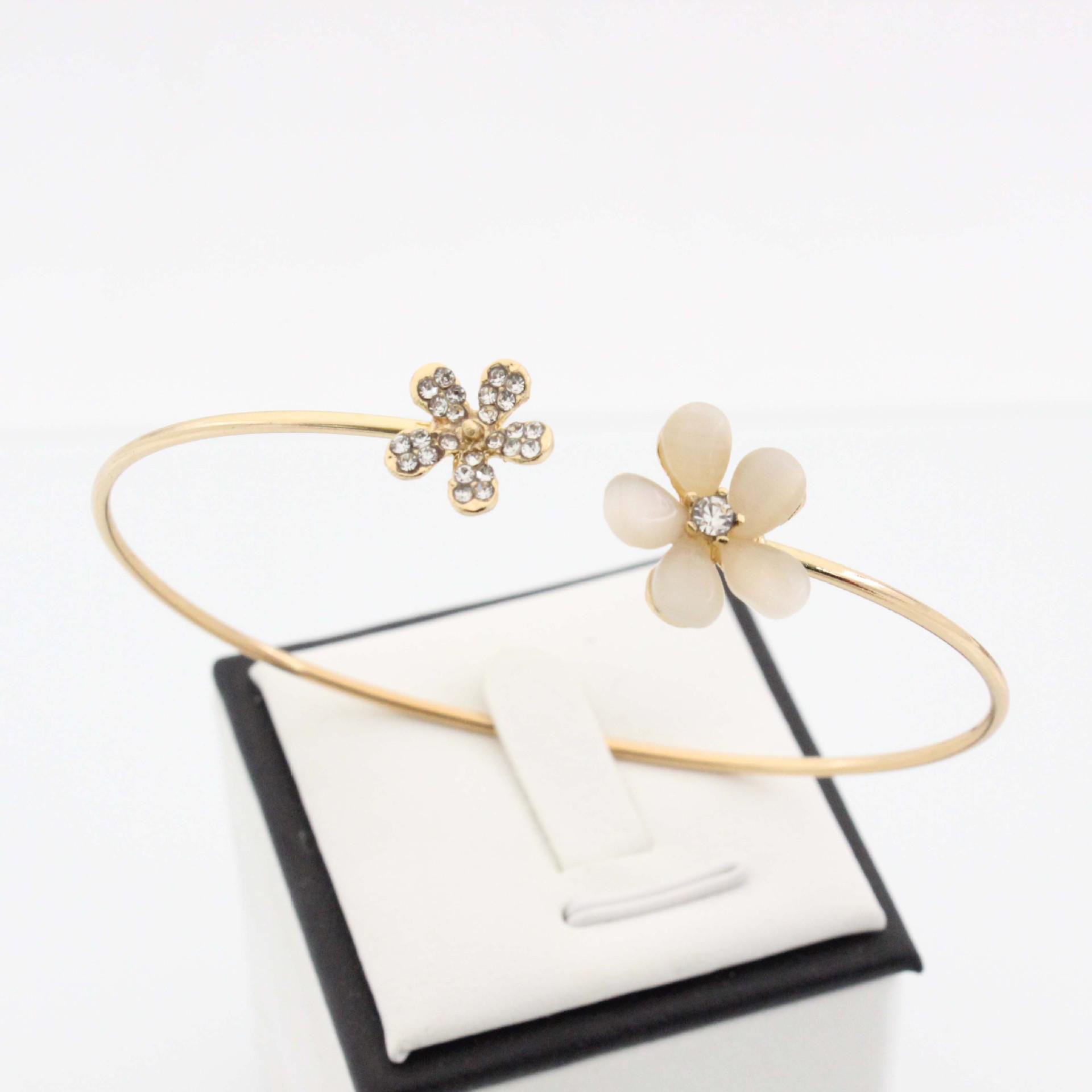 Korean Rhinestone Cat s Eye Flower Bracelet - Stylish Jewelry Accessory