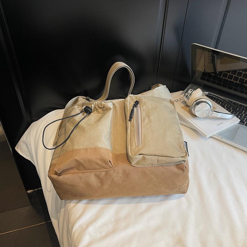 Borsa a Spalla Grande Capacità con Cuciture Colorate Borsa a Tracolla Leggera da Donna con Tasche Multiple