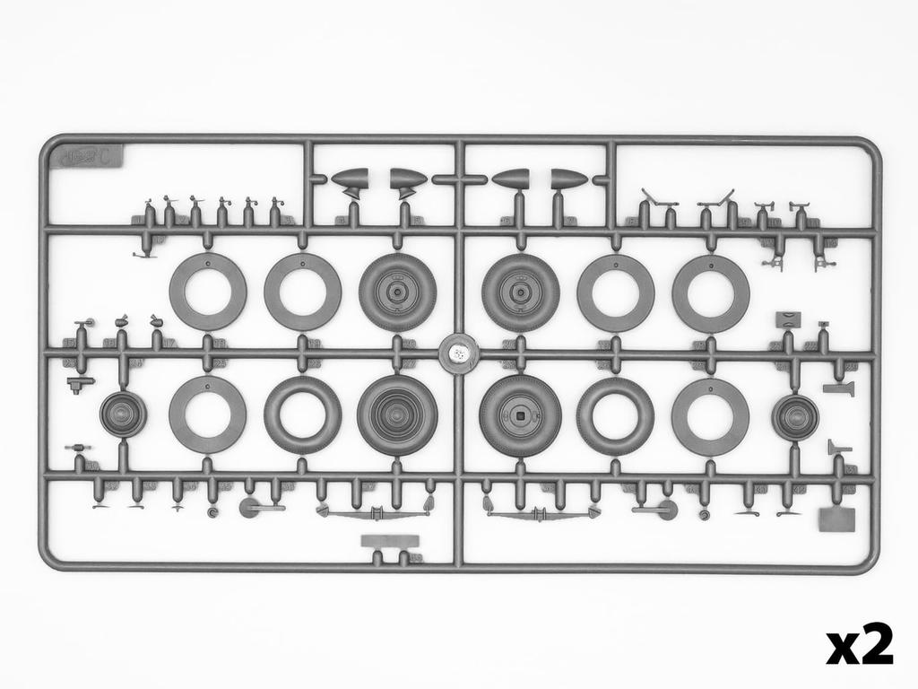 ICM 1/35 Scale Soviet Army Packard 12 Supreme Leader's Car, 1936 with Figure, Plastic Model Kit 35535