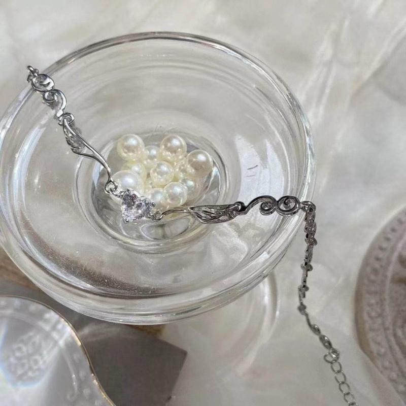 Fashion Trend Light Luxury Niche Sense Collarbone Chain Temperament Simple Cold Wind Love- Diamonds Angel Wing Necklace