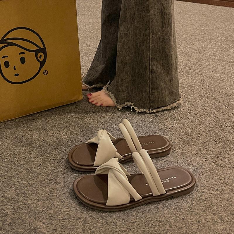 Flat bottom wearing cool slippers women's summer new beautiful pregnant women one word drag holiday beach two sandals