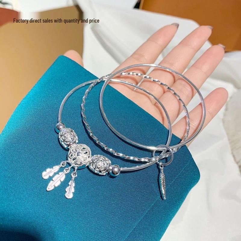 

Браслет Ловец снов из посеребренной белой меди Douyin: Ретро дизайн с тремя кольцами и полым пером для женщин Size 60