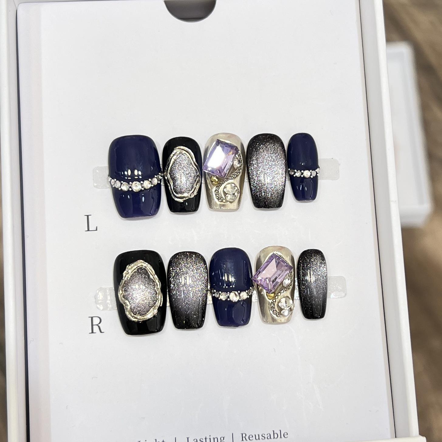 

Dark Night Star Eyes Handmade Press-On Nails - Sweet Cat Eye Design with Flashy Purple Diamond Extra Small