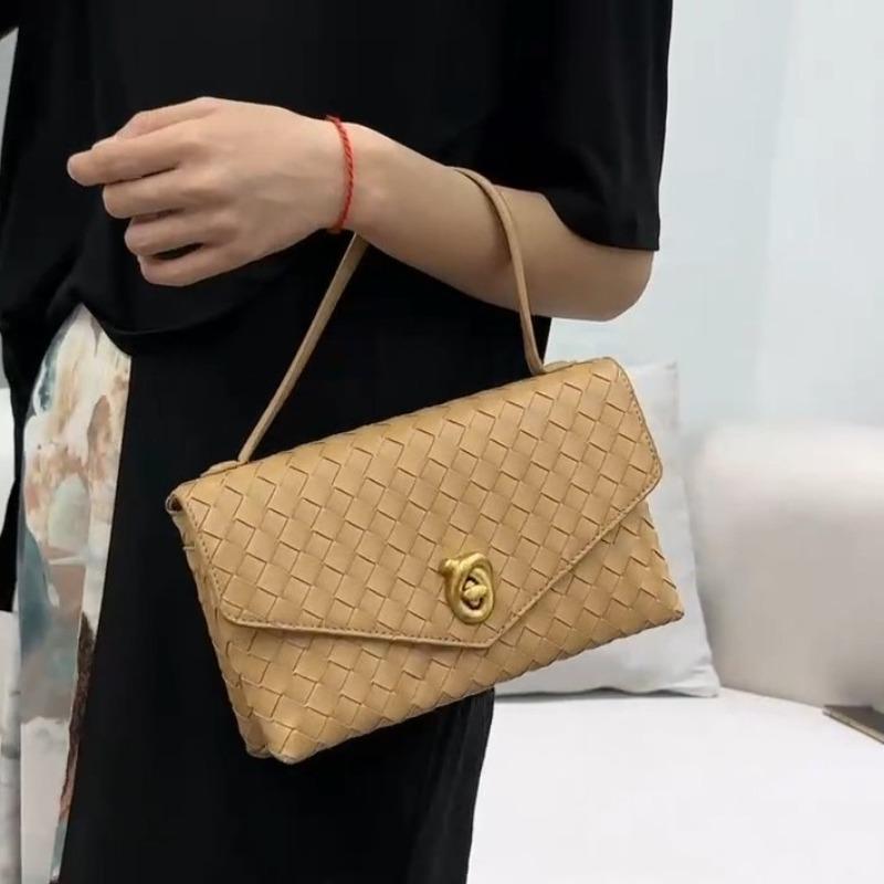 New Woven Bag Envelope Retro Briefcase Shoulder Portable Messenger Women's Bag