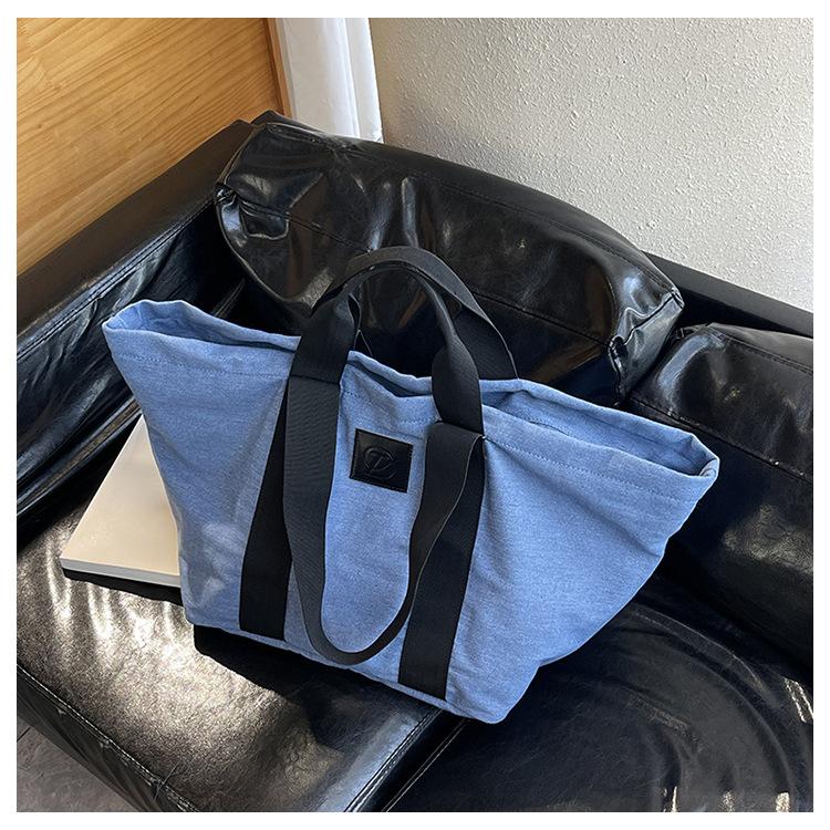 

Джинсовая сумка большой вместимости женская 2025 новая портативная на плечо сумка-мессенджер ретро сумка-тоут