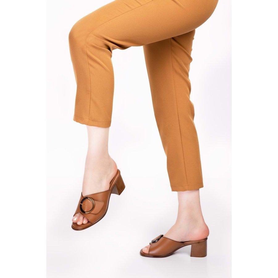 Dámské sandály pantofle z pravé kůže na středním podpatku