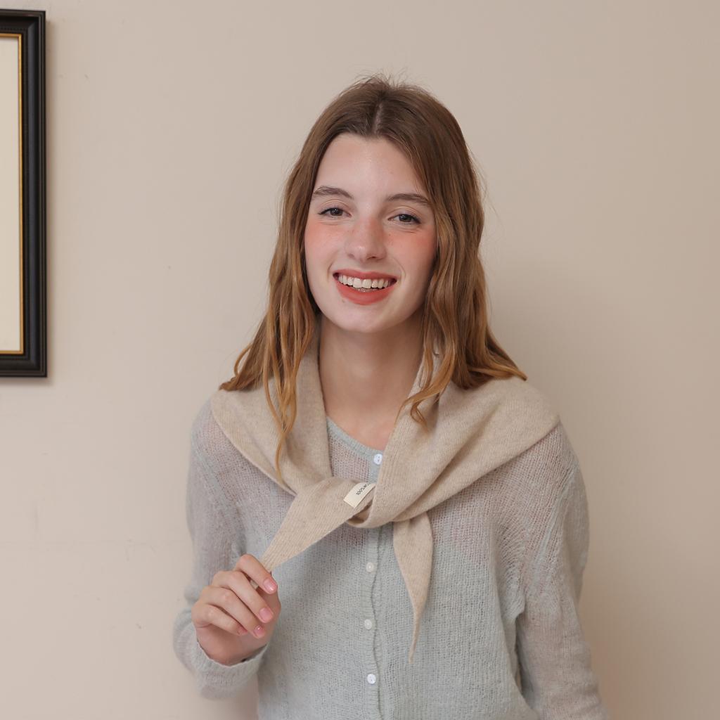 A Solid Color Wool Knitted Triangle Scarf for Women, Can Be Worn as a Fake Collar, Decorative Scarf for Air-Conditioned Rooms, Fashionable Shawl