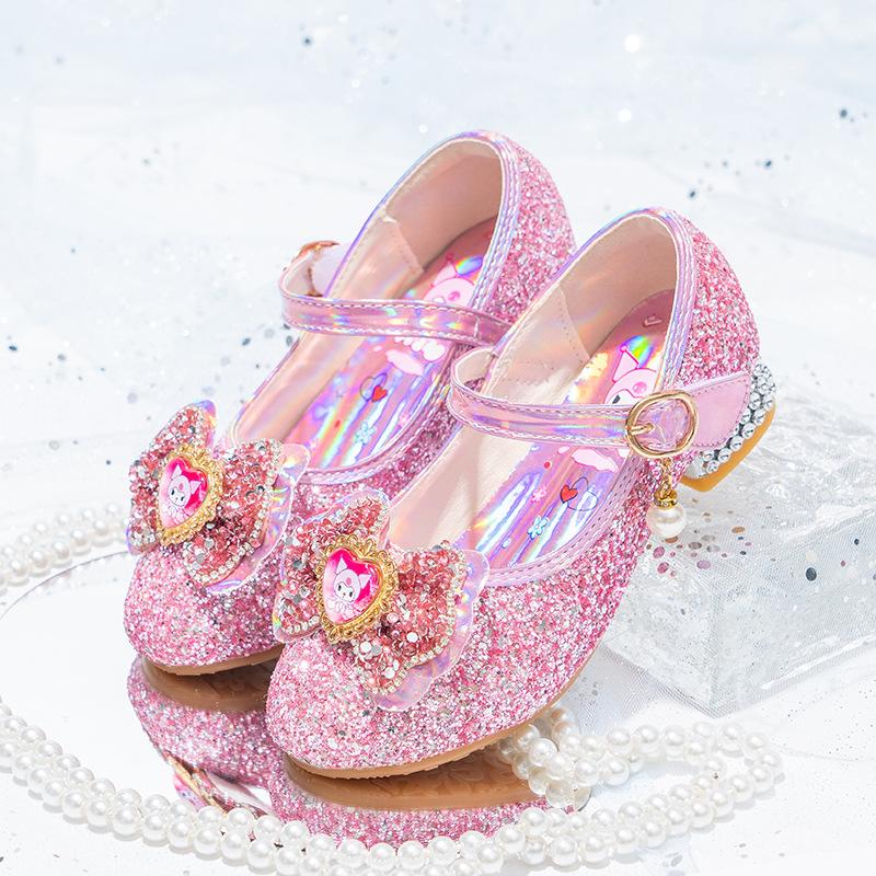 Buty księżniczki fioletowe Kuromi buty do występów dla dziewczynek małe dziewczynki buty na jeden sezon wiosna i jesień wysokie obcasy wybieg miękka podeszwa skórzane dla dzieci