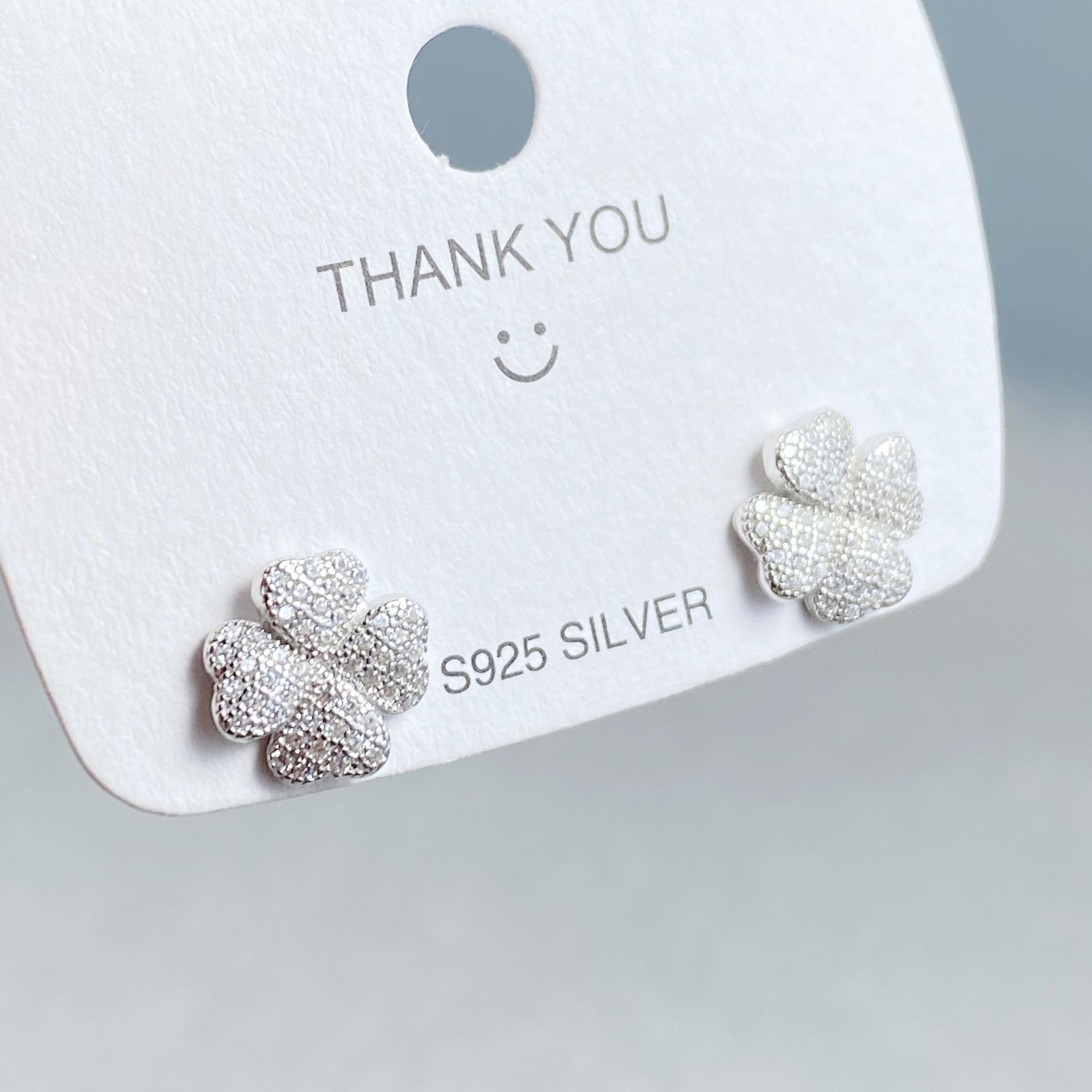 

Exquisite Fashion Earrings – Unique, Light Luxury Design срібний