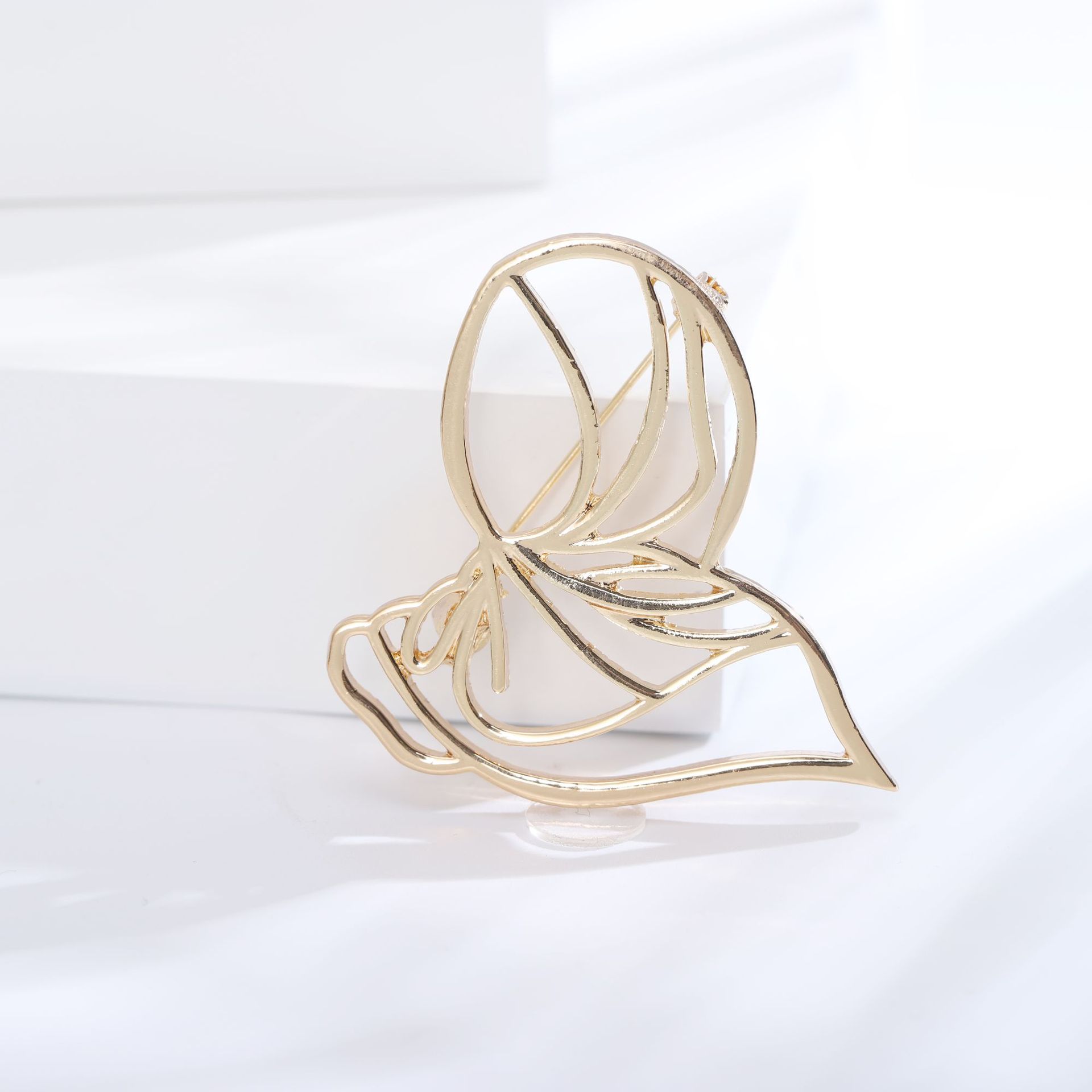 Творческий и простой полый портрет брошь сплав гальванопокрытие персонализированные модные аксессуары для одежды брошь