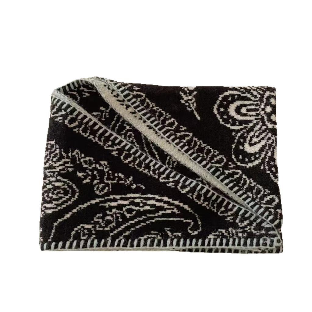 Dongdaemun Korean version retro cashew flower jacquard double-sided knitted triangle scarf shawl scarf women's headscarf skirt curtain fart curtain