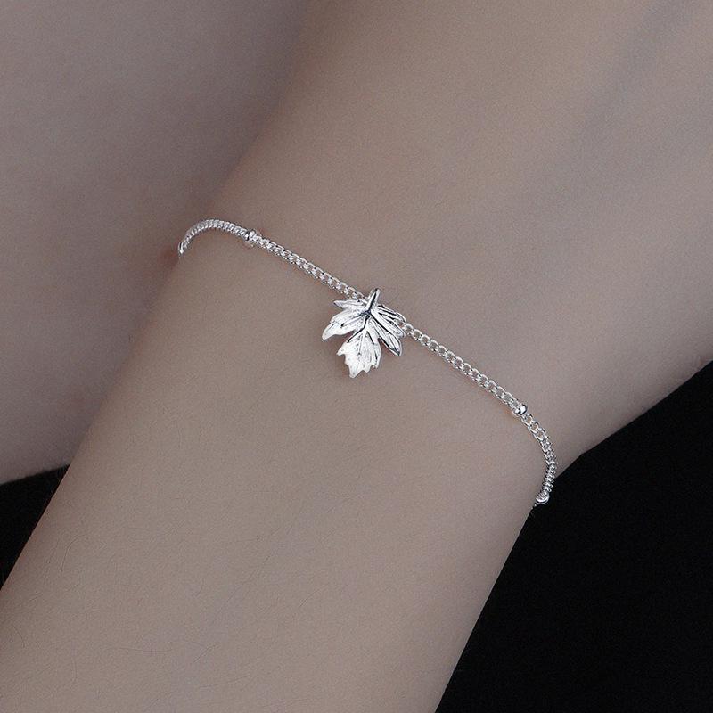 Bracelet Feuille d'Érable - Style Forêt Doux & Simple pour Femmes, Bijou Unique avec Design de Feuille Cadeau pour Meilleures Amies.