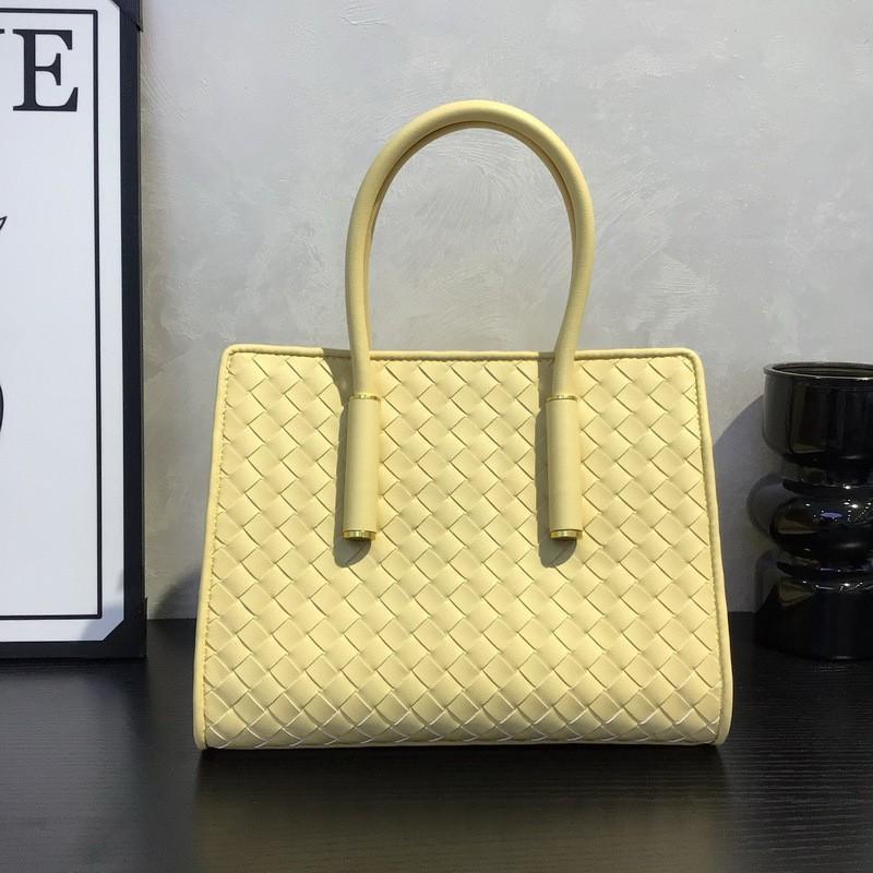 

2026 Genuine Leather Women s Bag Knitted Tote Retro Handbag Commuting Large Capacity Shoulder 25.5X20X15.5cm жёлтый